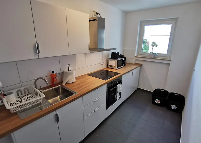 Fr14 - Schoene 2-zimmer-wohnung Mit Balkon In דירה *