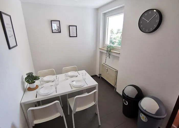 Fr14 - Schoene 2-zimmer-wohnung Mit Balkon In דירה *